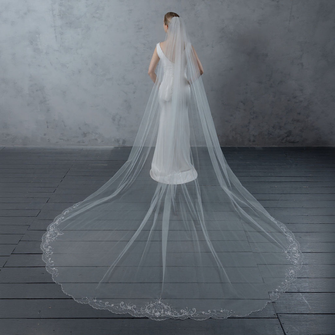 FS6252A Scalloped Floral Motifs Crystal Beaded Edge Veil 120"