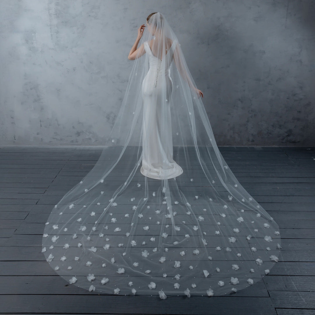FS6233 3D Organza Flowers with Pearls Veil 120"