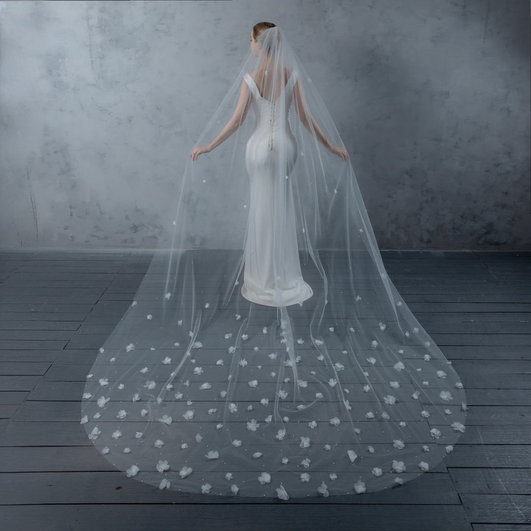 FS6233 3D Organza Flowers with Pearls Veil 120"