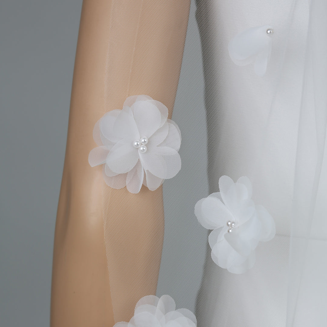 FS6234 comb attachment close-up with secure tulle wrapping.