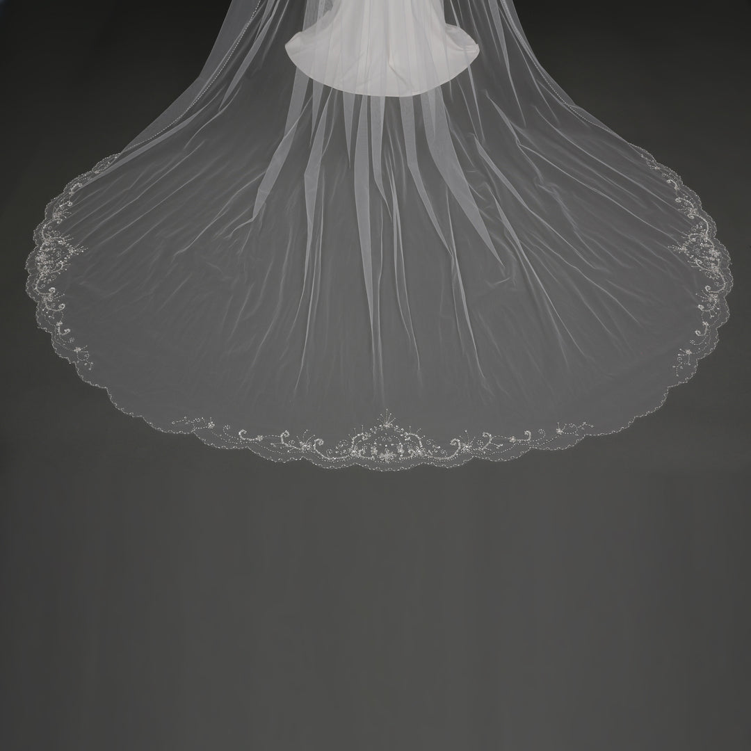 FS6252A bridal veil styled on mannequin, highlighting cathedral-length design.