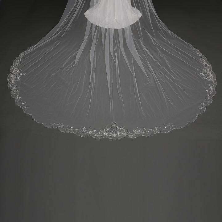 FS6252A bridal veil styled on mannequin, highlighting cathedral-length design.