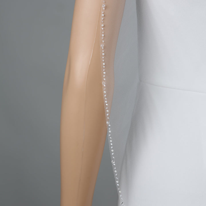 FS6260 comb attachment close-up with secure tulle wrapping.