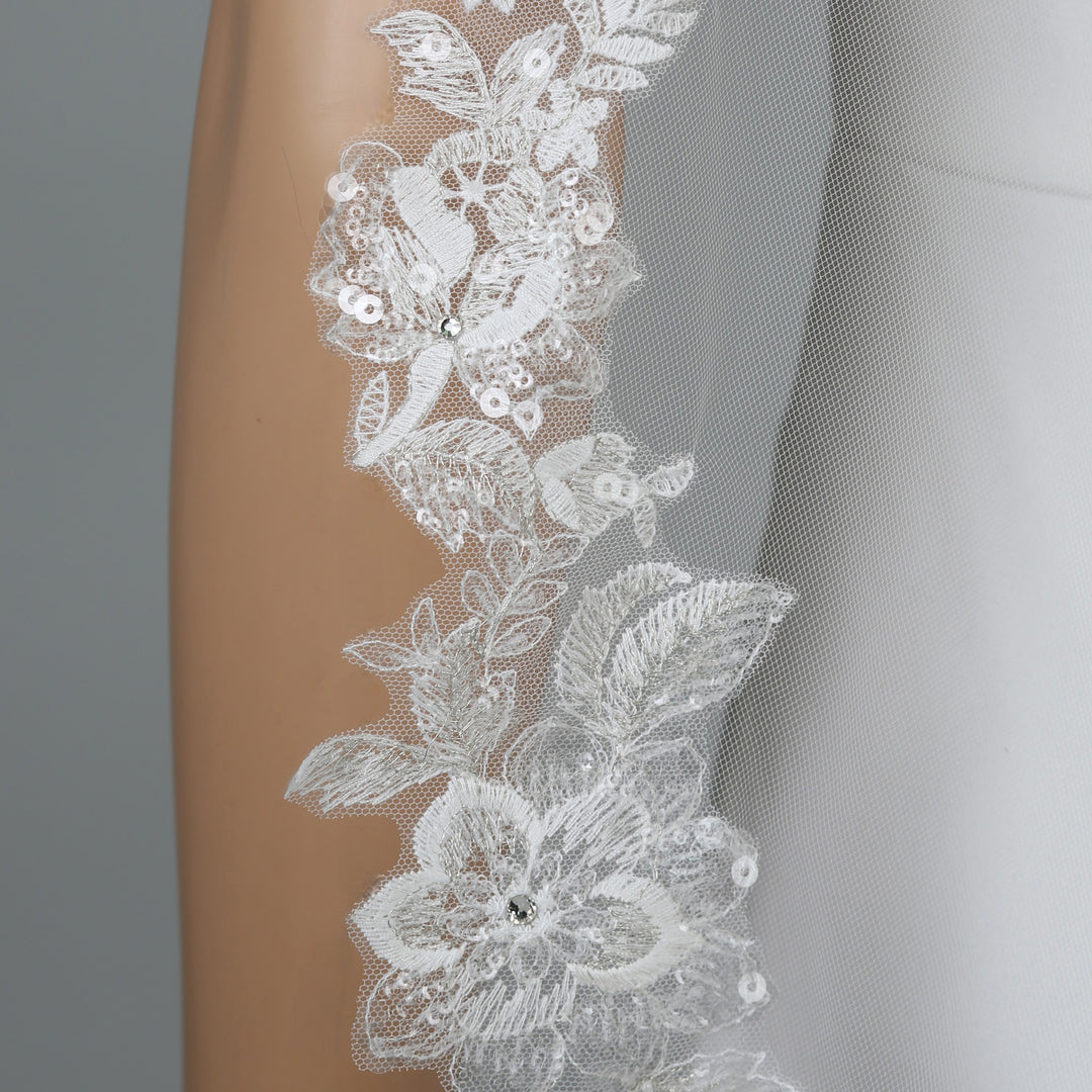 FS6276 comb attachment close-up with secure tulle wrapping.